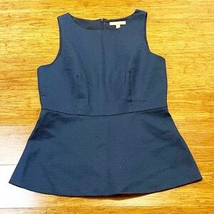 Banana Republic sleeveless blue jacquard lined peplum top w/ back zipper. Size 8